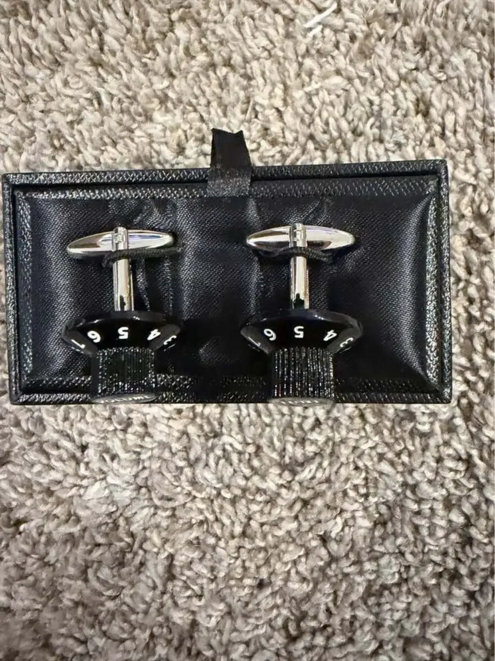 Guitar knob cuff links